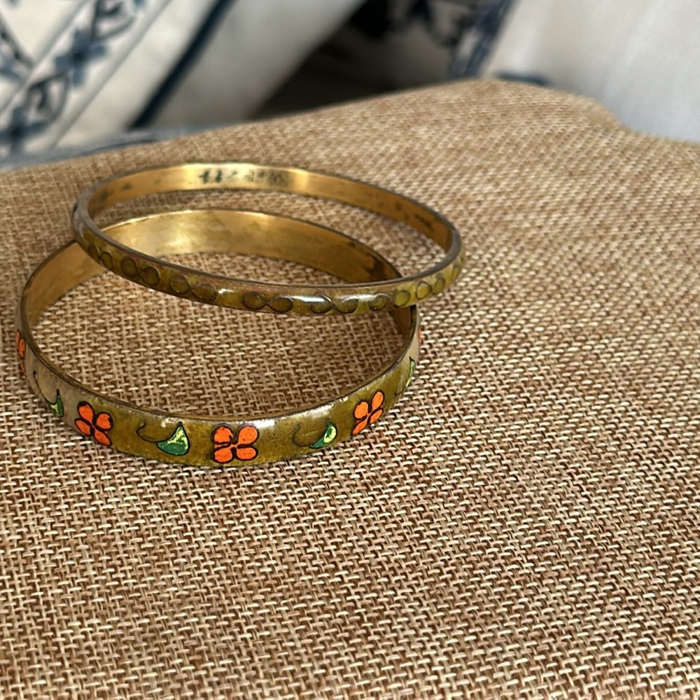 Pair if beautiful vintage bangle bracelets brass and enamel orange and green - Picture 4 of 14